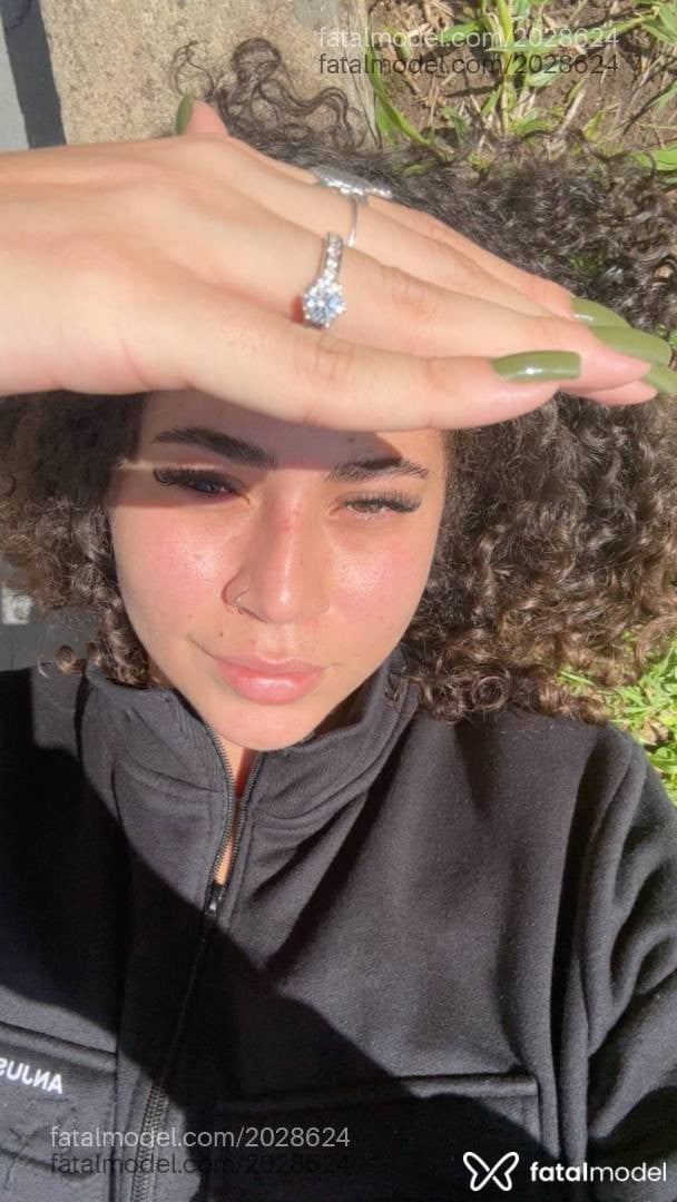 Acompanhante mulher com cabelo castanho de olhos castanhos - Yasmin