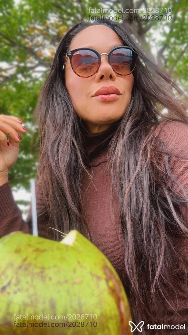Acompanhante mulher morena (o) de olhos verdes - Elena Diaz
