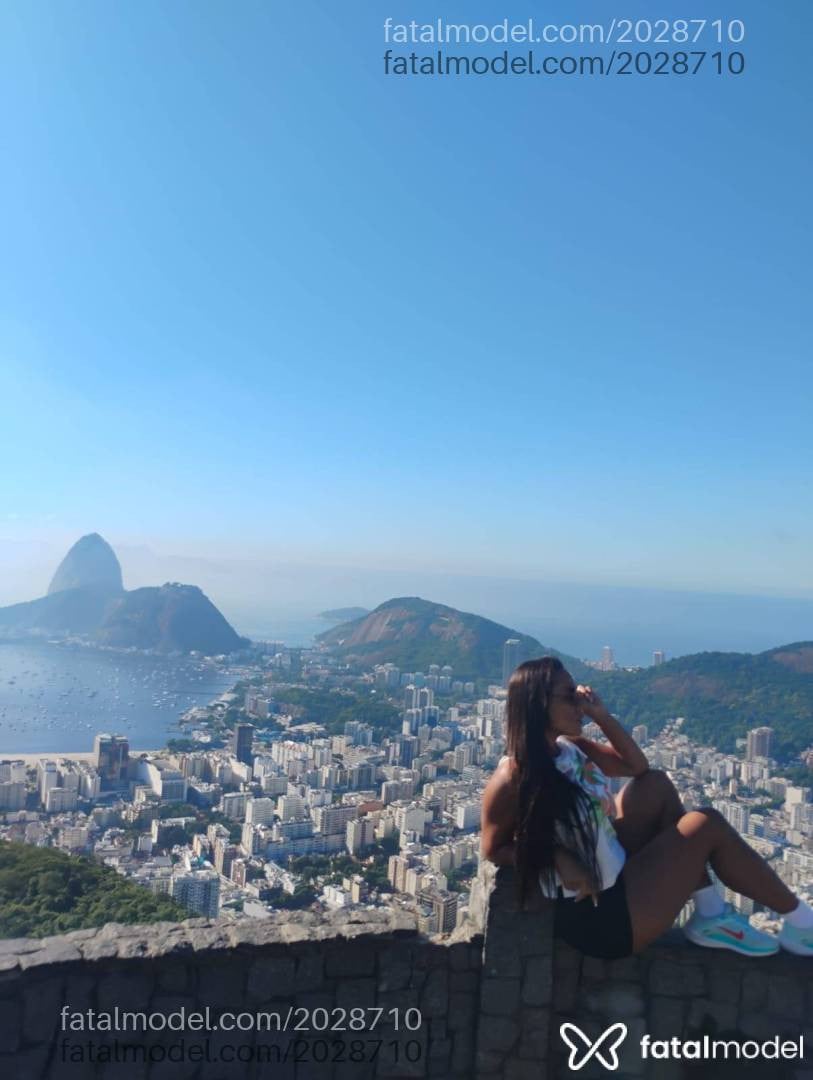 Acompanhante mulher morena (o) de olhos verdes - Elena Diaz