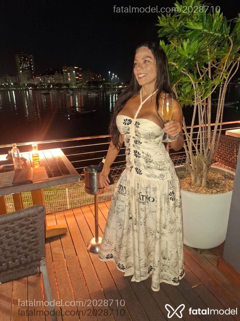 Acompanhante mulher morena (o) de olhos verdes - Elena Diaz