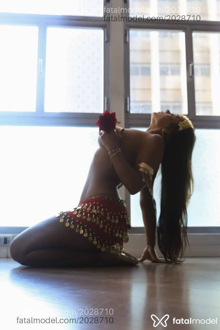 Acompanhante mulher morena (o) de olhos verdes - Elena Diaz