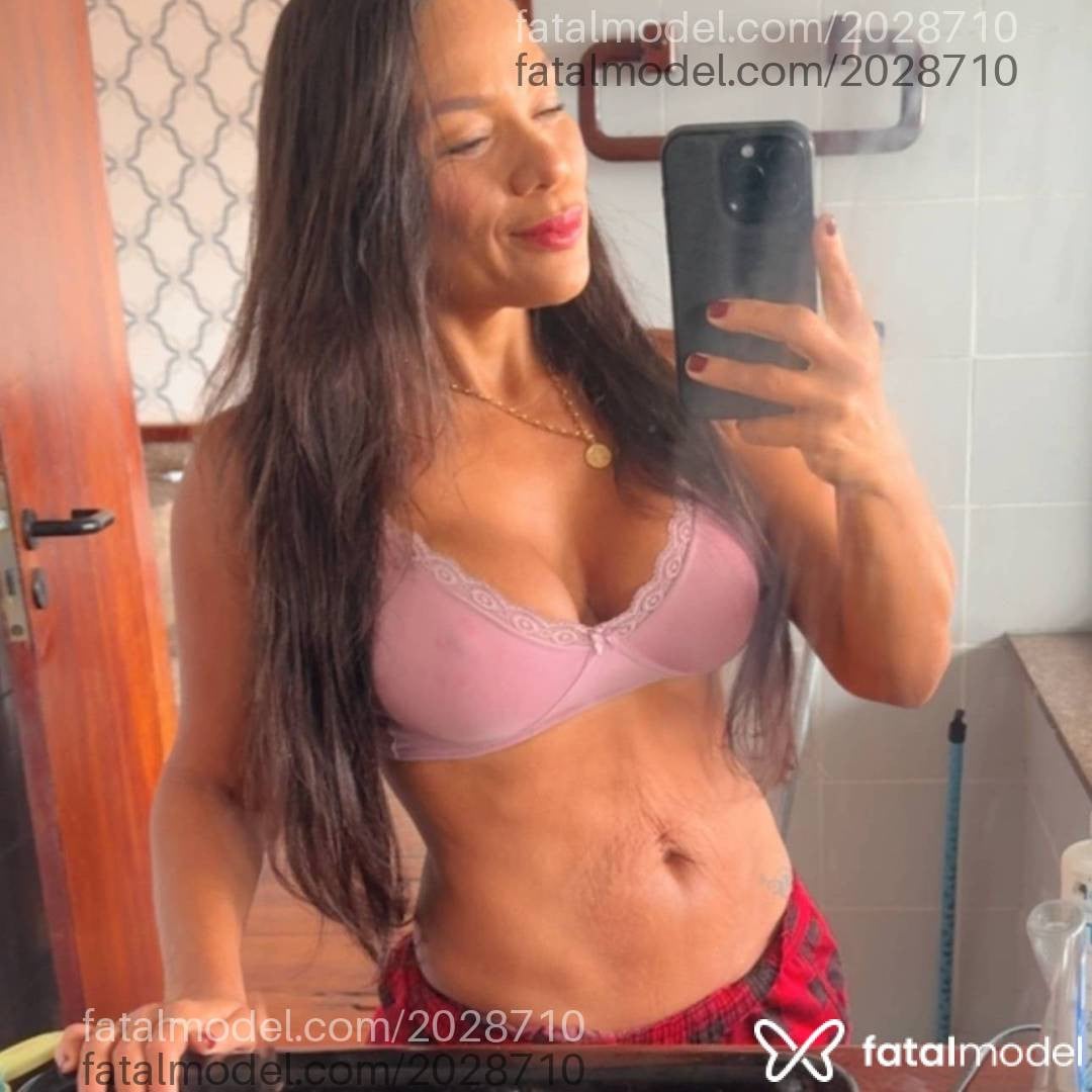 Acompanhante mulher morena (o) de olhos verdes - Elena Diaz