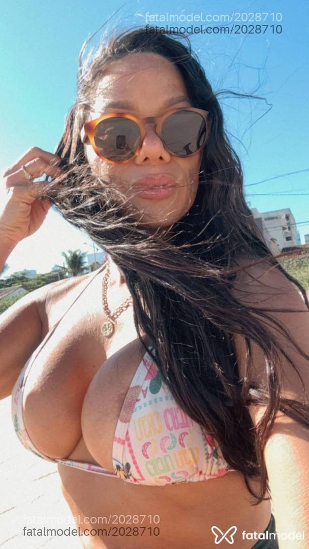 Acompanhante mulher morena (o) de olhos verdes - Elena Diaz