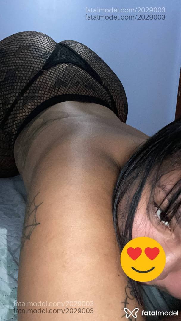 Acompanhante mulher com cabelo colorido de olhos castanhos - Vitoria
