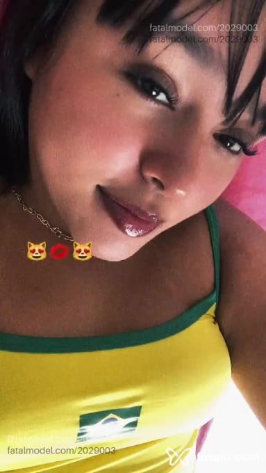 Acompanhante mulher com cabelo colorido de olhos castanhos em Campo Novo do Parecis Acompanhante mulher com cabelo colorido de olhos castanhos em Campo Novo do Parecis - Vitoria