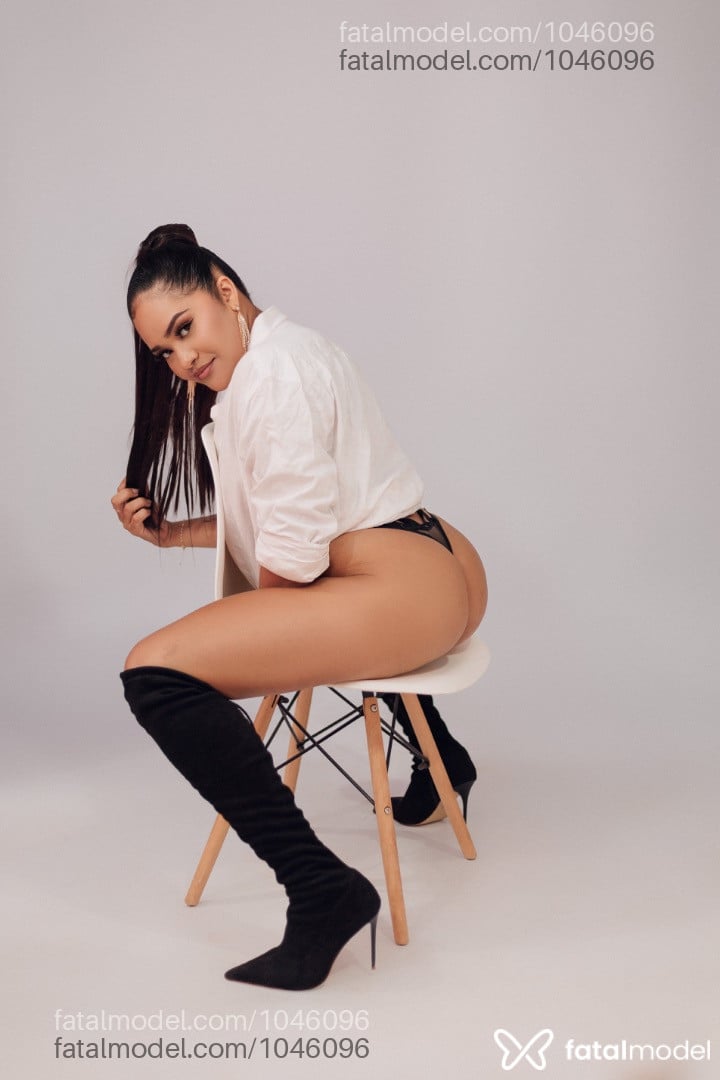 Acompanhante mulher morena (o) de olhos castanhos - Maya Cardoso Acompanhante mulher morena (o) de olhos castanhos - Maya Cardoso