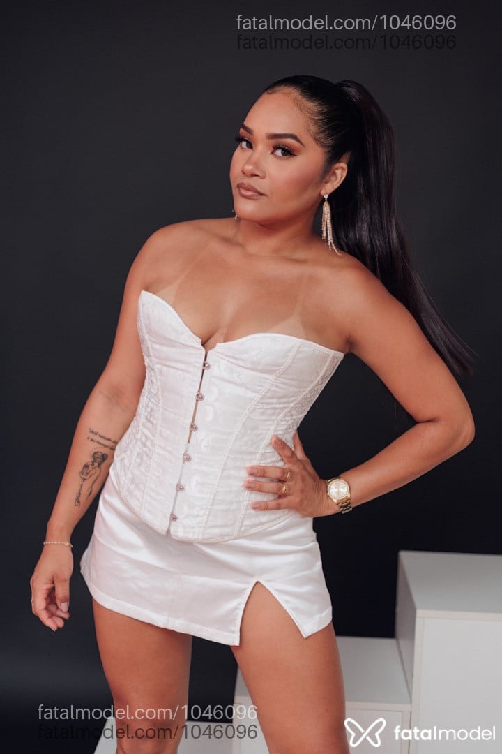 Acompanhante mulher morena (o) de olhos castanhos - Maya Cardoso Acompanhante mulher morena (o) de olhos castanhos - Maya Cardoso