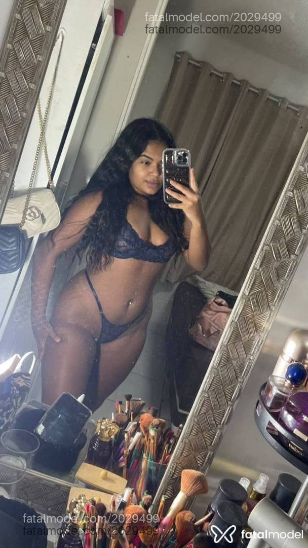 Acompanhante mulher com cabelo castanho de olhos castanhos - Raissa Silva