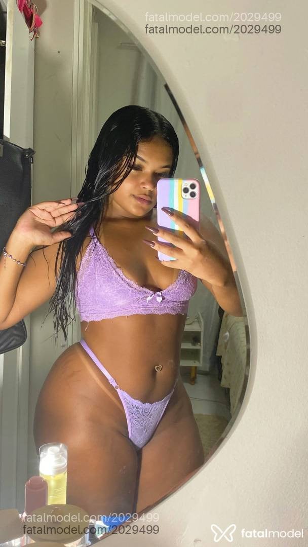 Acompanhante mulher com cabelo castanho de olhos castanhos - Raissa Silva