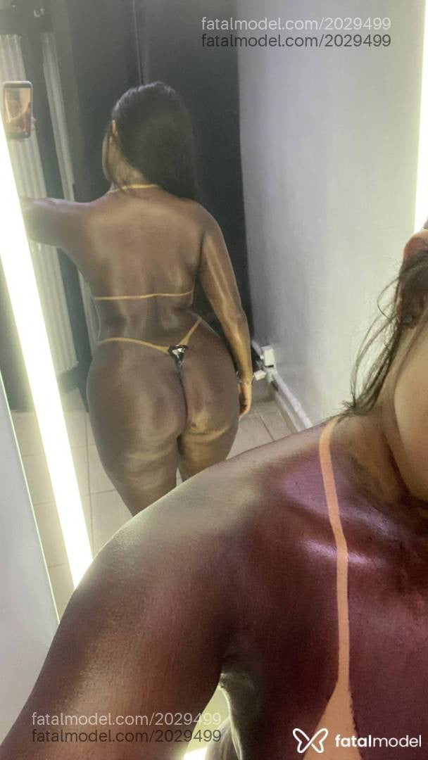 Acompanhante mulher com cabelo castanho de olhos castanhos - Raissa Silva