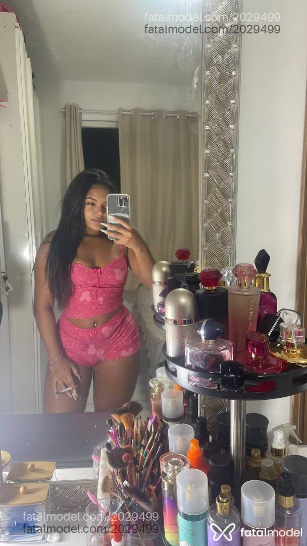 Acompanhante mulher com cabelo castanho de olhos castanhos - Raissa Silva Acompanhante mulher com cabelo castanho de olhos castanhos - Raissa Silva