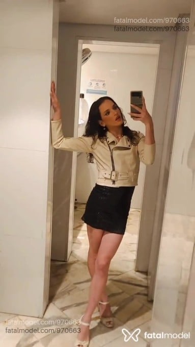 Acompanhante trans com cabelo castanho de olhos castanhos - Gutta Moura Acompanhante trans com cabelo castanho de olhos castanhos - Gutta Moura