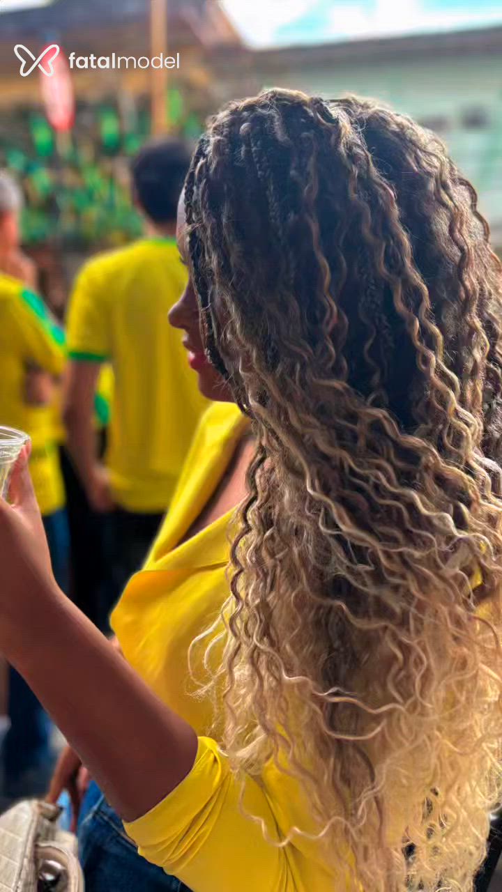 Acompanhante mulher morena (o) de olhos castanhos - Antonella Freitas
