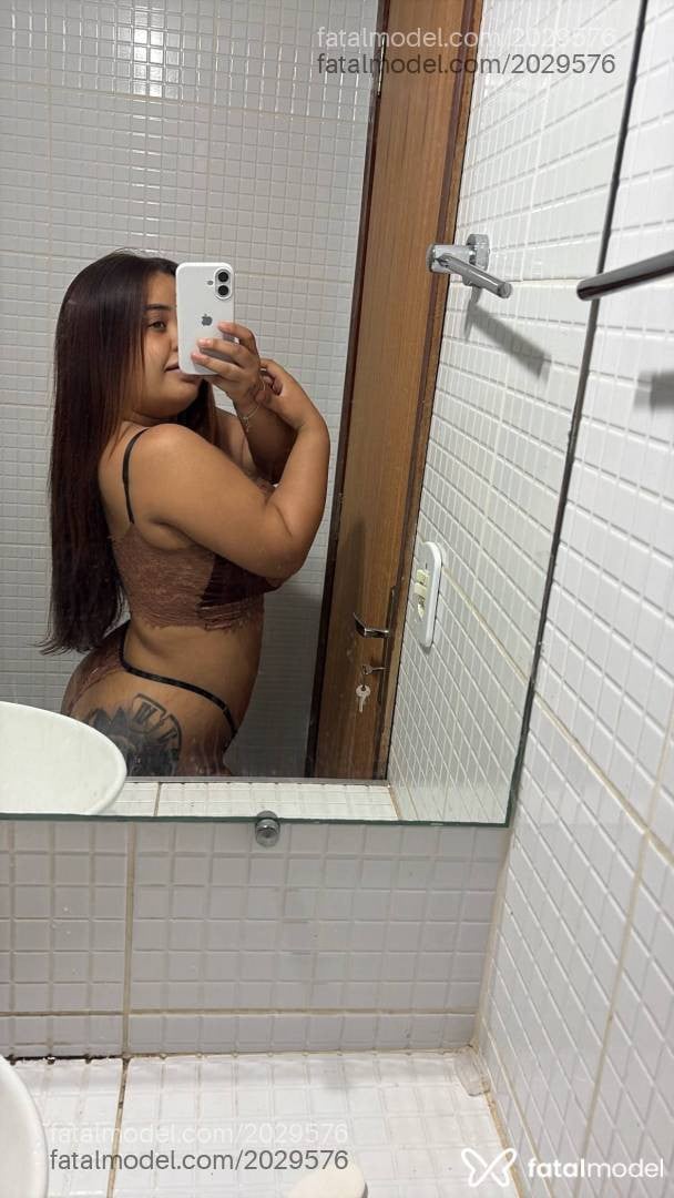 Acompanhante mulher com cabelo castanho de olhos castanhos - Gabrielly Soares