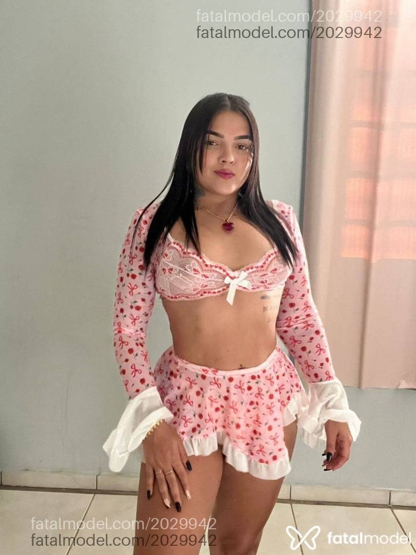 Acompanhante mulher morena (o) de olhos mel - Nicole Acompanhante mulher morena (o) de olhos mel - Nicole