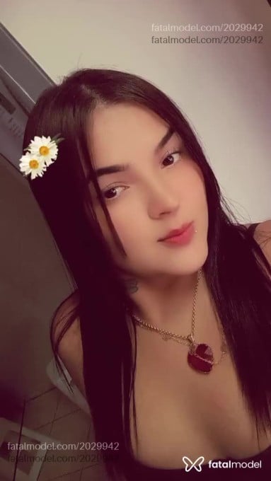 Acompanhante mulher morena (o) de olhos mel - Nicole Acompanhante mulher morena (o) de olhos mel - Nicole
