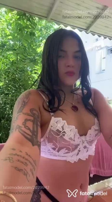 Acompanhante mulher morena (o) de olhos mel - Nicole Acompanhante mulher morena (o) de olhos mel - Nicole
