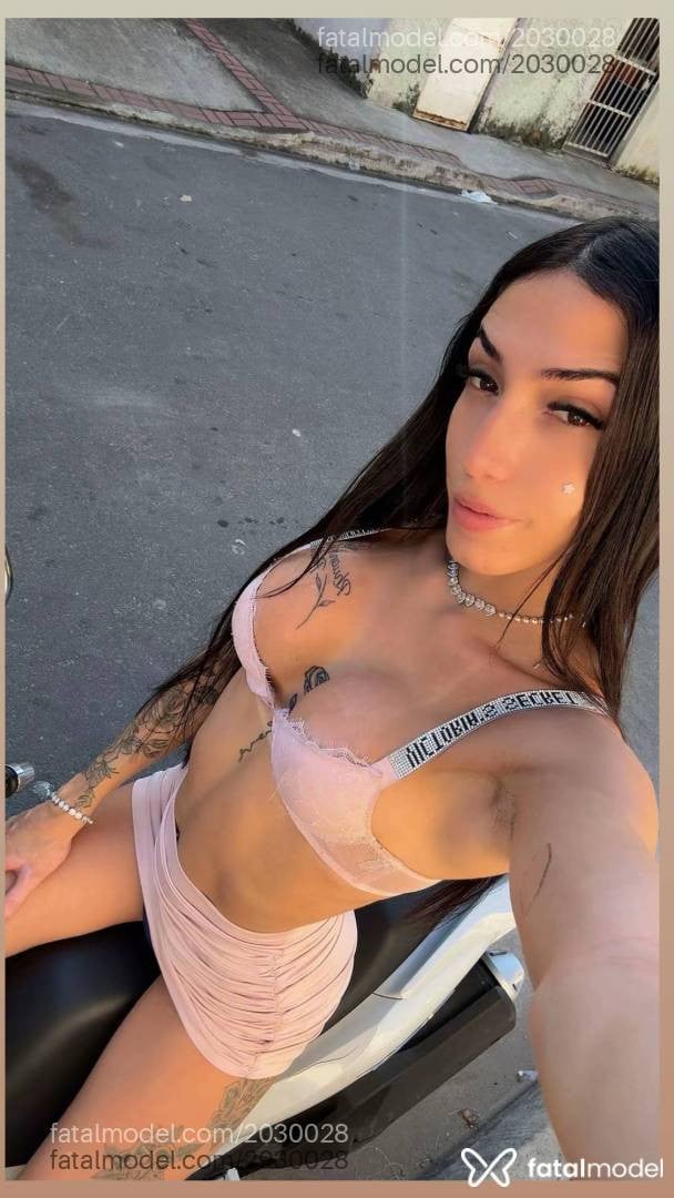 Acompanhante mulher trans com cabelo castanho de olhos castanhos em Rio de Janeiro - Agatha