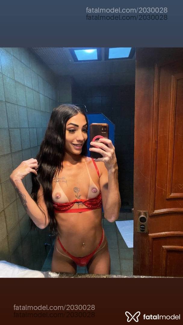 Acompanhante mulher trans com cabelo castanho de olhos castanhos em Rio de Janeiro - Agatha