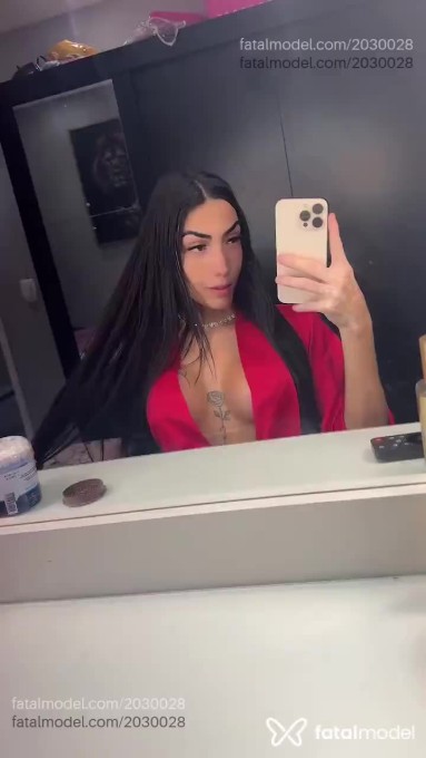 Acompanhante mulher trans com cabelo castanho de olhos castanhos - Agatha Acompanhante mulher trans com cabelo castanho de olhos castanhos - Agatha
