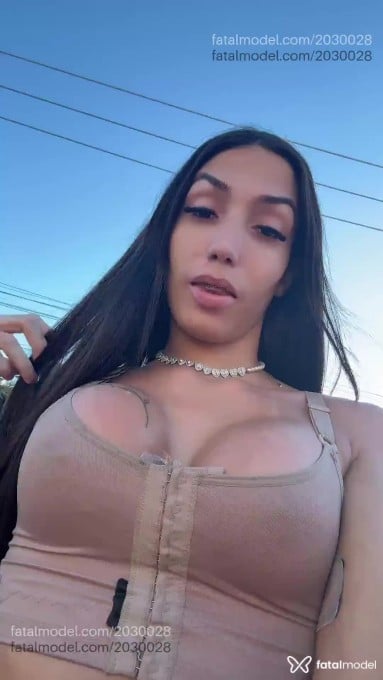 Acompanhante mulher trans com cabelo castanho de olhos castanhos - Agatha Acompanhante mulher trans com cabelo castanho de olhos castanhos - Agatha