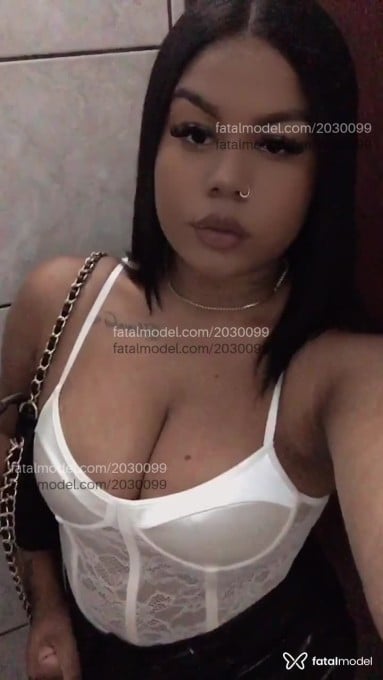 Acompanhante mulher com cabelo castanho de olhos castanhos em Porto Alegre - Vitória