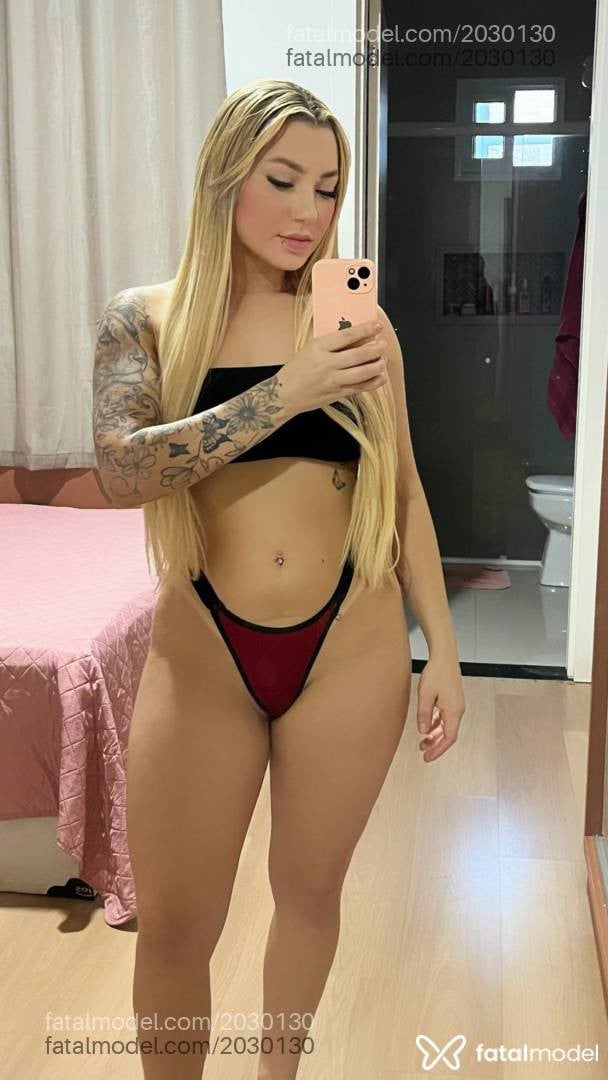 Acompanhante mulher loira (o) de olhos mel - Estefanny Castro