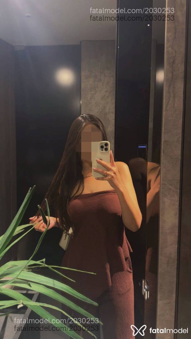 Acompanhante mulher com cabelo castanho de olhos castanhos - Sara Ravelli