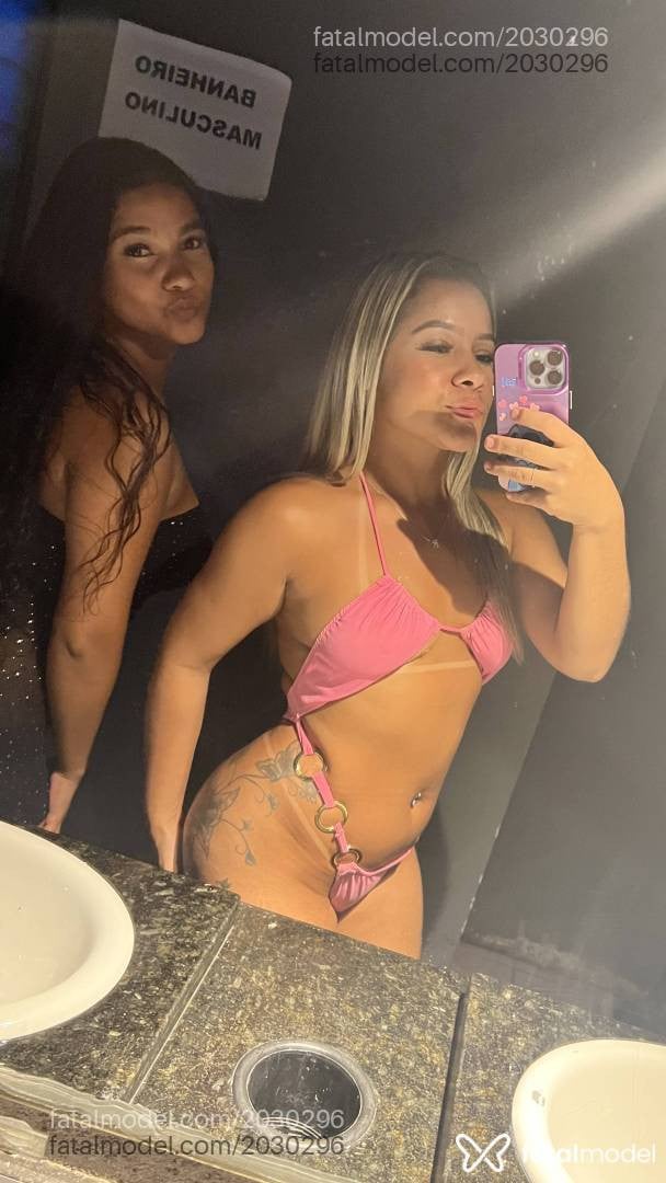 Acompanhante mulher loira (o) de olhos castanhos - Bella