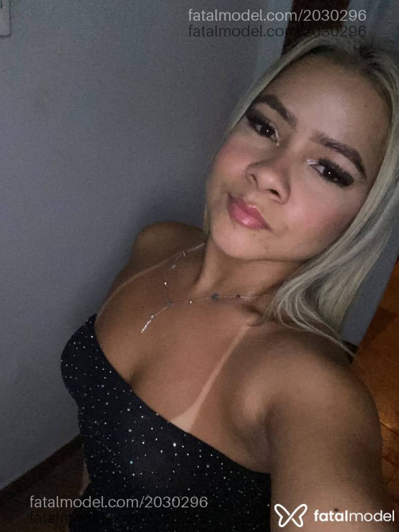 Acompanhante mulher loira (o) de olhos castanhos - Bella