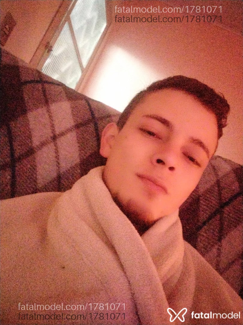 Acompanhante homem com cabelo castanho de olhos castanhos em Bento Gonçalves Acompanhante homem com cabelo castanho de olhos castanhos em Bento Gonçalves - Alemao Vugo Kid Be