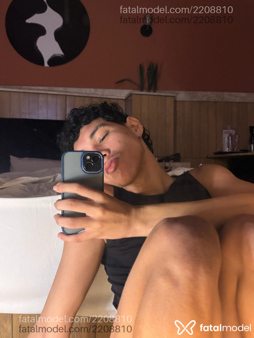 Acompanhante homem morena (o) de olhos castanhos em Virtual - Novinhok