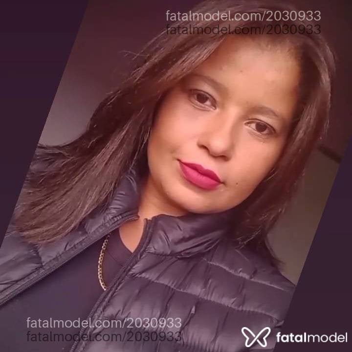 Acompanhante mulher com cabelo castanho de olhos castanhos - Larah