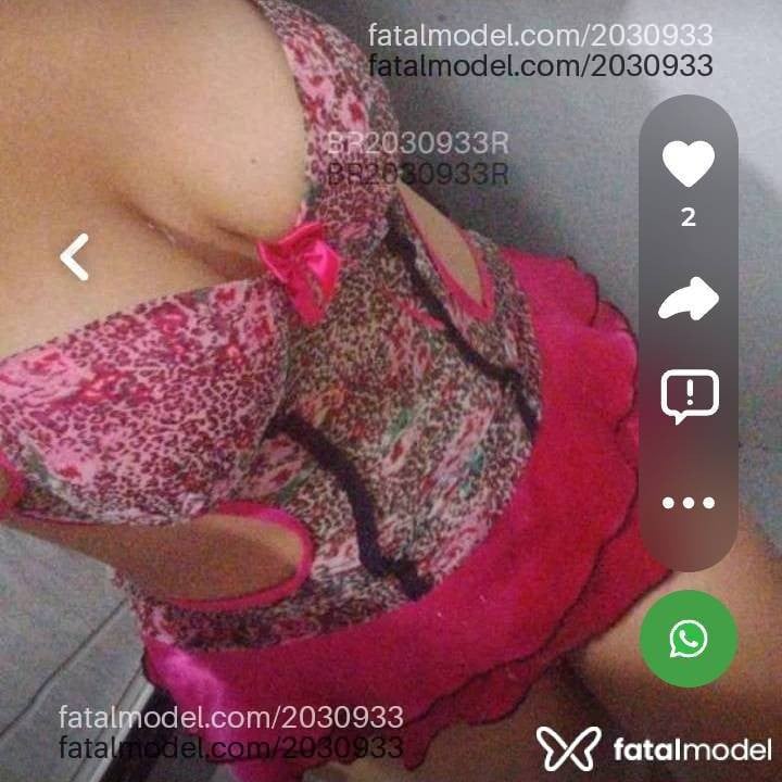 Acompanhante mulher com cabelo castanho de olhos castanhos - Larah