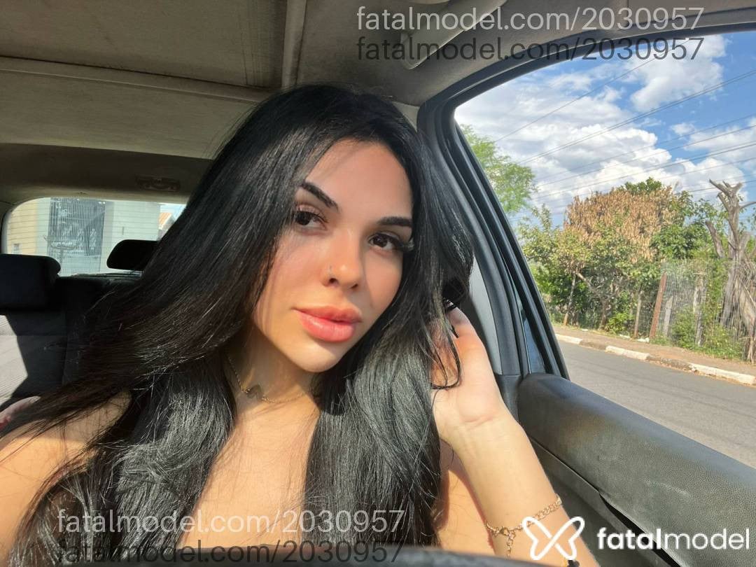 Acompanhante mulher morena (o) de olhos mel - Melissa