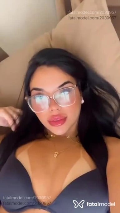 Acompanhante mulher morena (o) de olhos mel - Melissa Acompanhante mulher morena (o) de olhos mel - Melissa