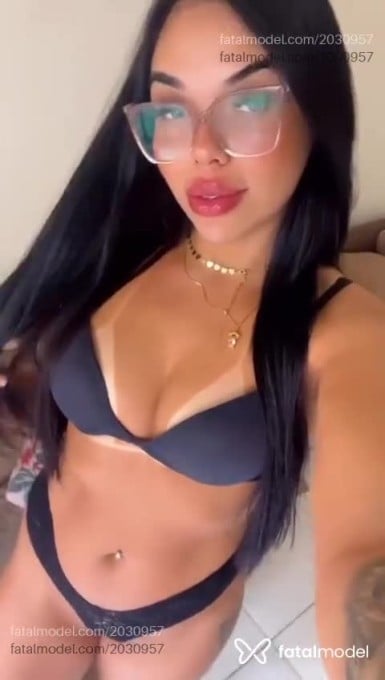 Acompanhante mulher morena (o) de olhos mel - Melissa Acompanhante mulher morena (o) de olhos mel - Melissa