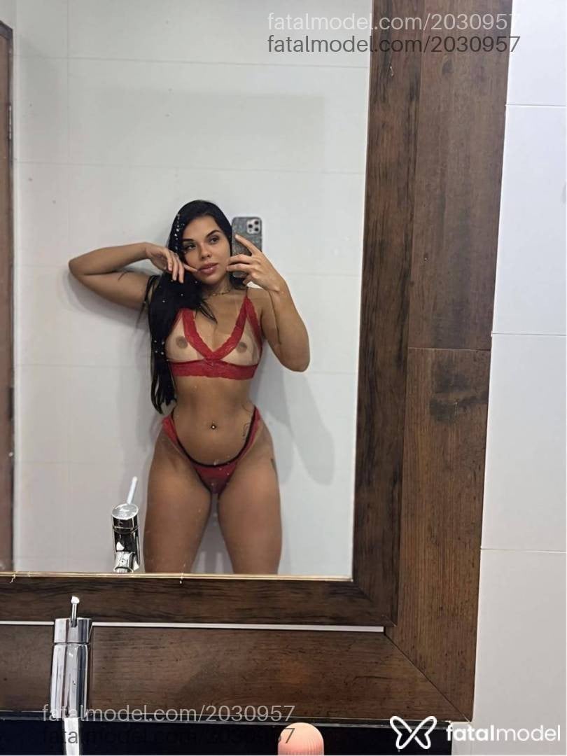 Acompanhante mulher morena (o) de olhos mel - Melissa Acompanhante mulher morena (o) de olhos mel - Melissa