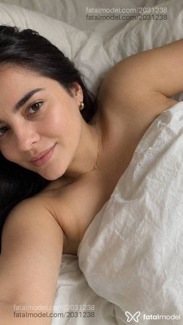 Acompanhante mulher com cabelo castanho de olhos castanhos - Anna Lívia
