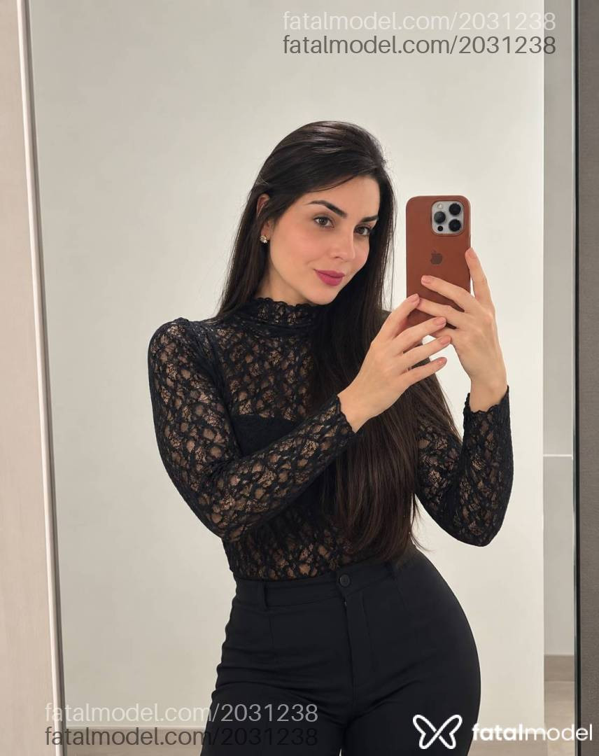 Acompanhante mulher com cabelo castanho de olhos castanhos - Anna Lívia