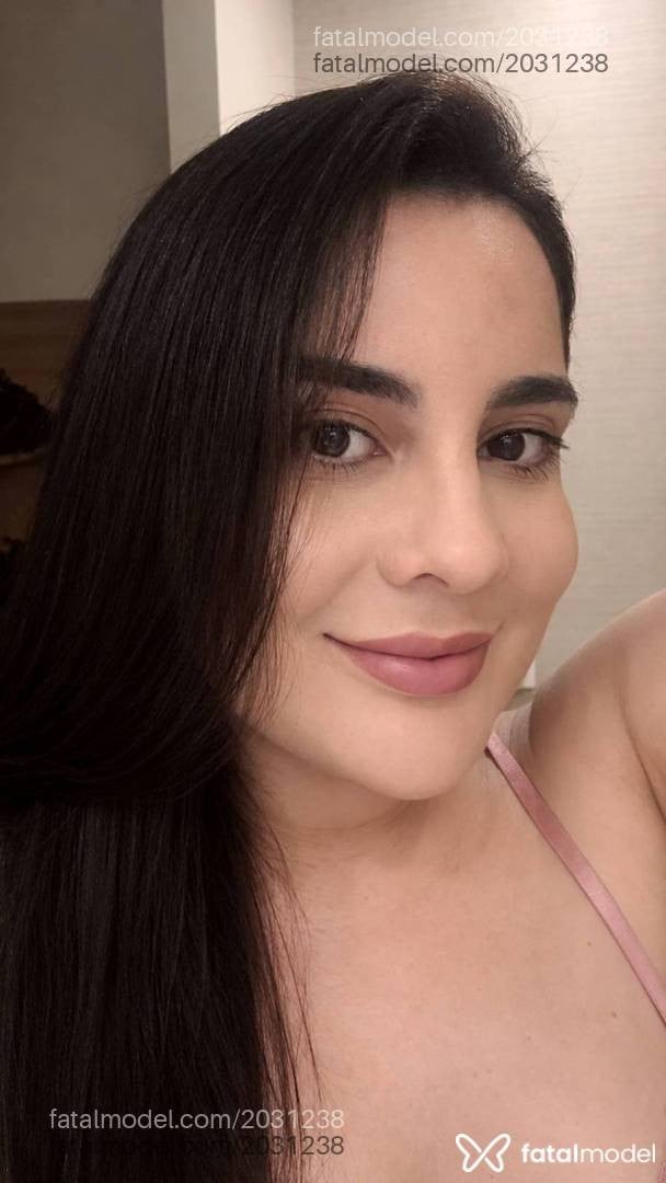 Acompanhante mulher com cabelo castanho de olhos castanhos - Anna Lívia