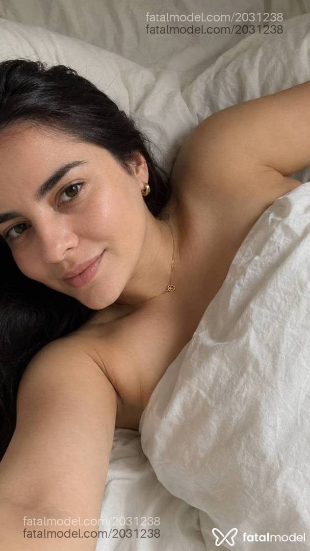Acompanhante mulher com cabelo castanho de olhos castanhos - Anna Lívia