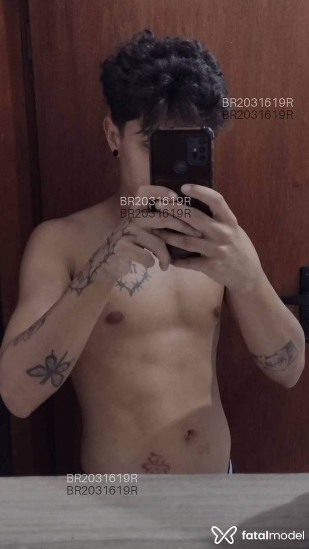 Acompanhante homem com cabelo castanho de olhos castanhos em Virtual - Mike Bueno