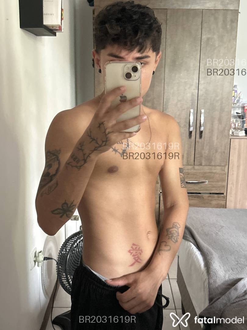 Acompanhante homem com cabelo castanho de olhos castanhos em Virtual - Mike Bueno
