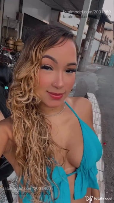 Acompanhante mulher loira (o) de olhos castanhos - Lara Acompanhante mulher loira (o) de olhos castanhos - Lara