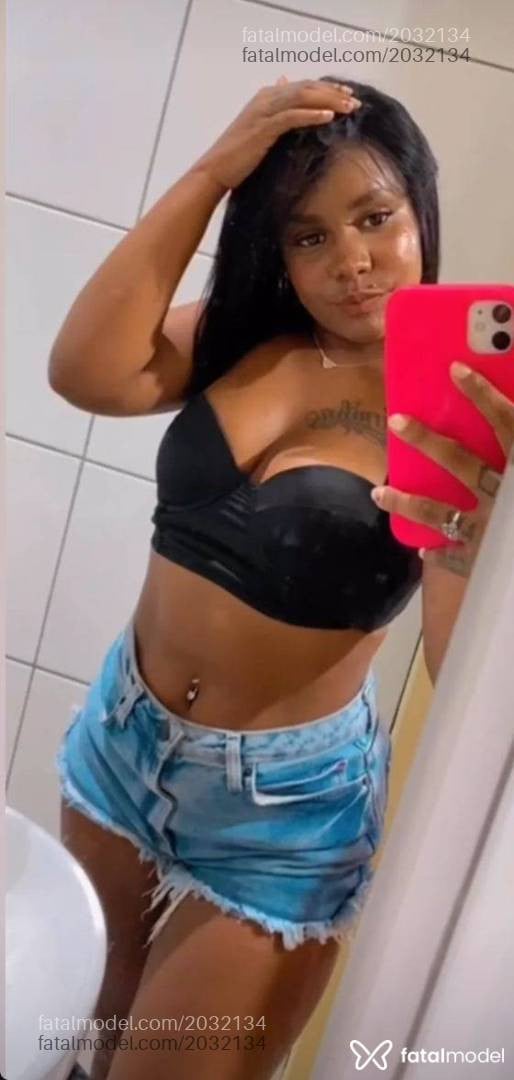 Acompanhante mulher morena (o) de olhos pretos - Larissa