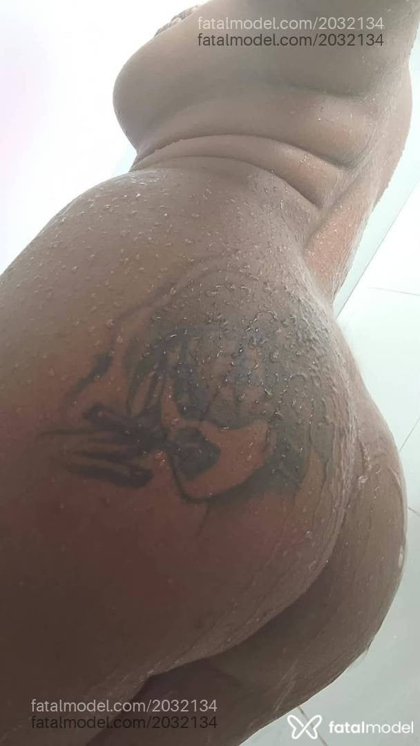 Acompanhante mulher morena (o) de olhos pretos - Larissa