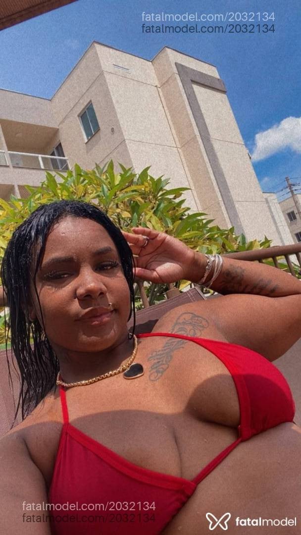 Acompanhante mulher morena (o) de olhos pretos - Larissa