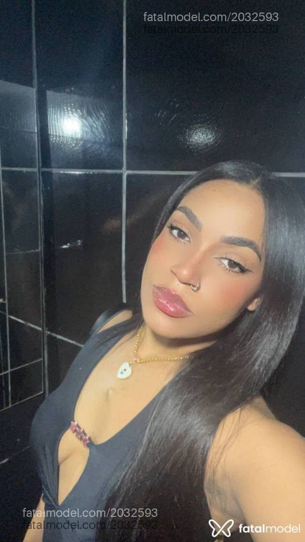 Acompanhante mulher morena (o) de olhos castanhos - Stellar