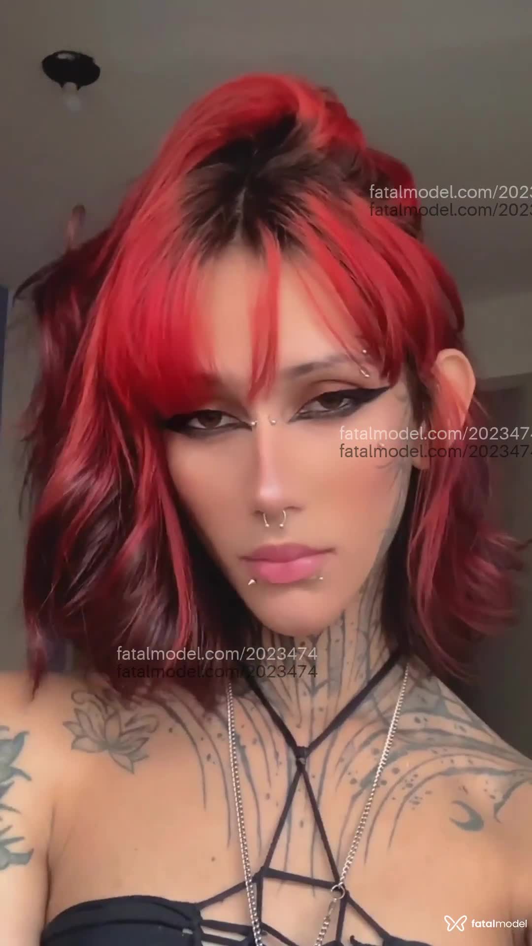Acompanhante mulher trans com cabelo castanho de olhos mel em Virtual - Letícia